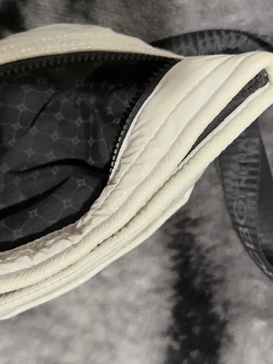 BCBGeneration White Quilted Crossbody Bag with Black Chain and Logo Strap - Picture 4 of 13